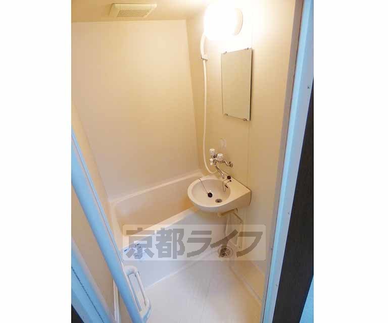 バス・シャワールーム　清潔感があります