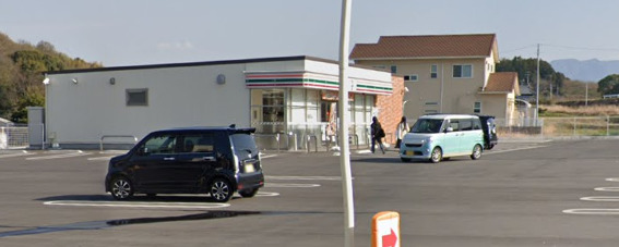 コンビニ　セブンイレブン 綾川町萱原店（コンビニ）まで1956m