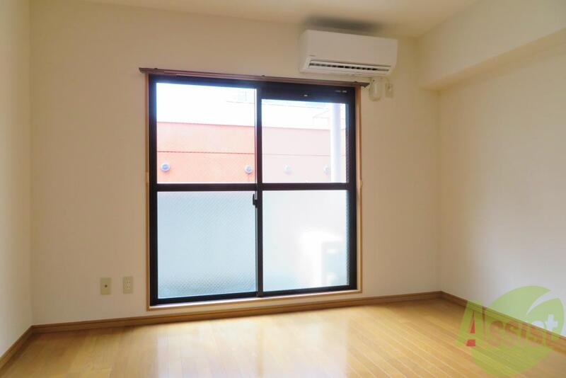 居室・リビング　リビングは、約７．７帖あるので広々つかえますね。