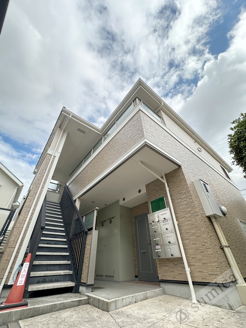 建物外観　スマートに佇むお家。毎日が楽しくなります。
