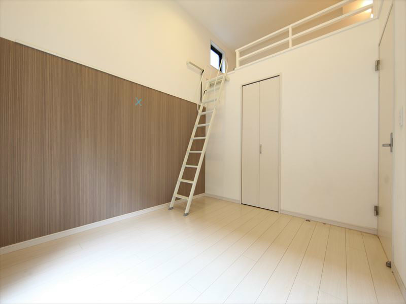 居室・リビング　洋室5.7帖　ロフト6.8帖付