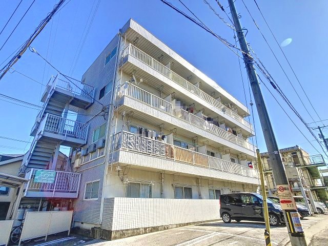 建物外観　現況が相違する場合は現況を優先致します。