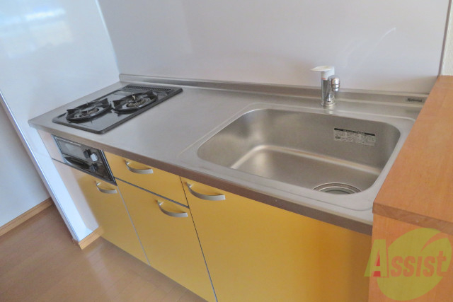 キッチン　キッチンは２口コンロのシステムキッチンです。