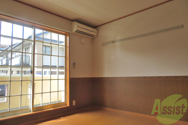 居室・リビング　リビングは１０．２５帖の洋室です。十分な広さですね。