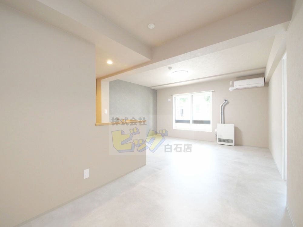 居室・リビング　１５帖を超える広さのリビングです♪