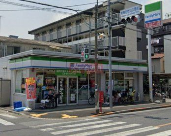コンビニ　ファミリーマート大田東糀谷店（コンビニ）まで300m