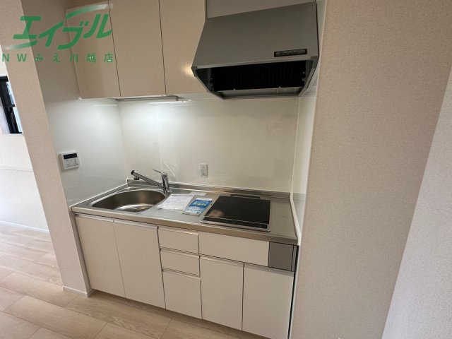 キッチン　同型、反転タイプの部屋写真です。