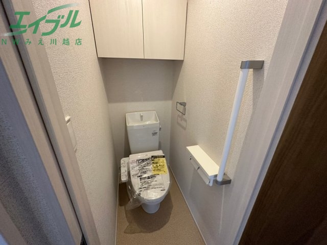 トイレ　同型、反転タイプの部屋写真です。