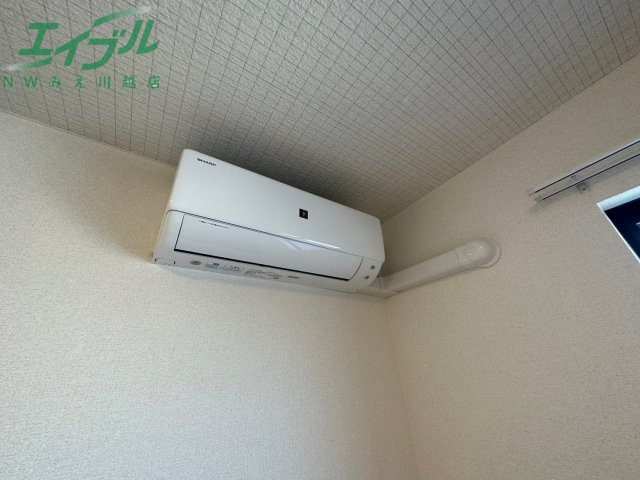 その他設備　同型、反転タイプの部屋写真です。