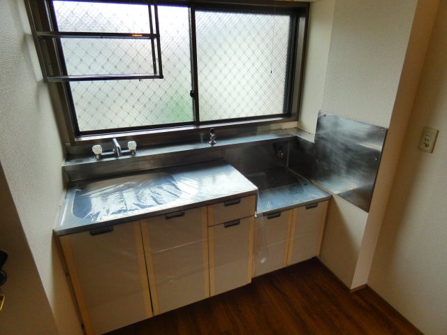 ＪＲ青梅線 昭島駅 徒歩10分 2階建 築37年のキッチン写真