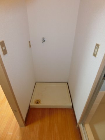 洗面設備　明るい洗面所です