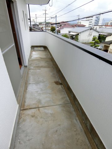 バルコニー　外からの目が気にならないバルコニーで洗濯物が干せます