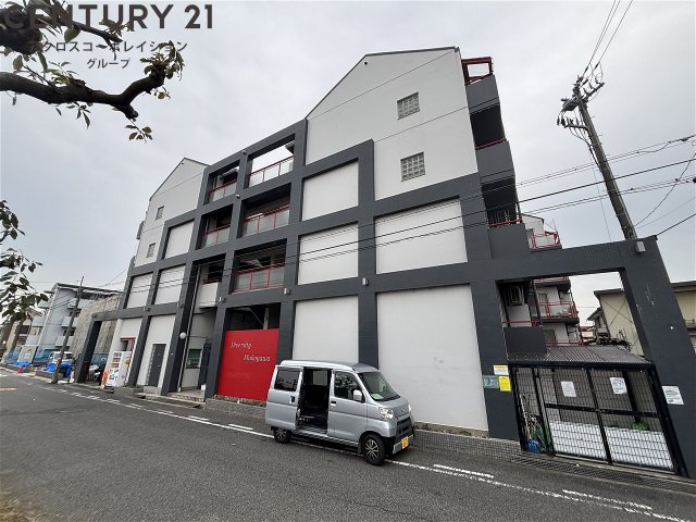 建物外観　オートロックで外部の人間が簡単に出入りできないため安心です！