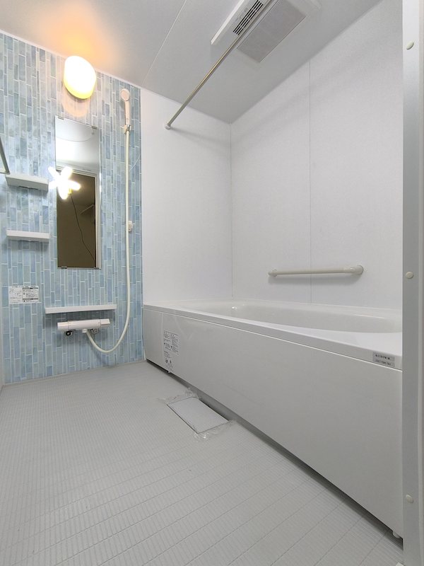 バス・シャワールーム　浴室乾燥機、追い焚き付の浴室♪