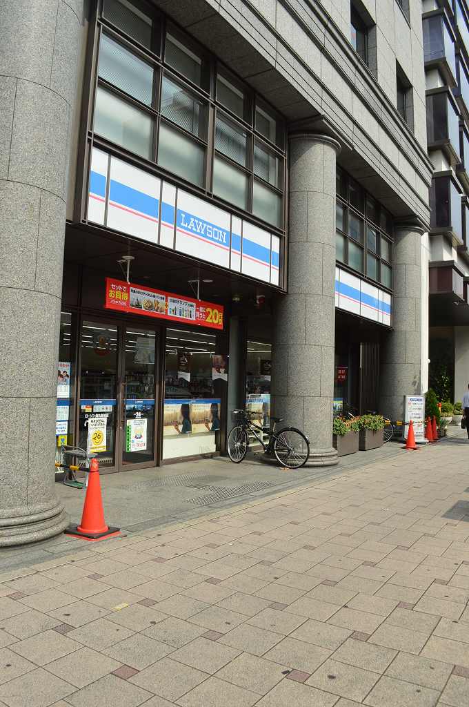 コンビニ　ローソン 烏丸御池店（コンビニ）まで495m