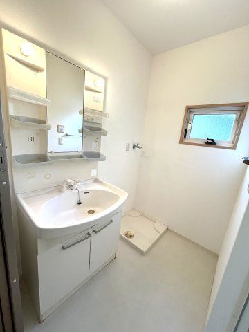 洗面設備　別号室の3LDKの写真となります（イメージ写真　現状を優先し