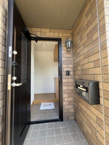 玄関　別号室の3LDKの写真となります（イメージ写真　現状を優先し