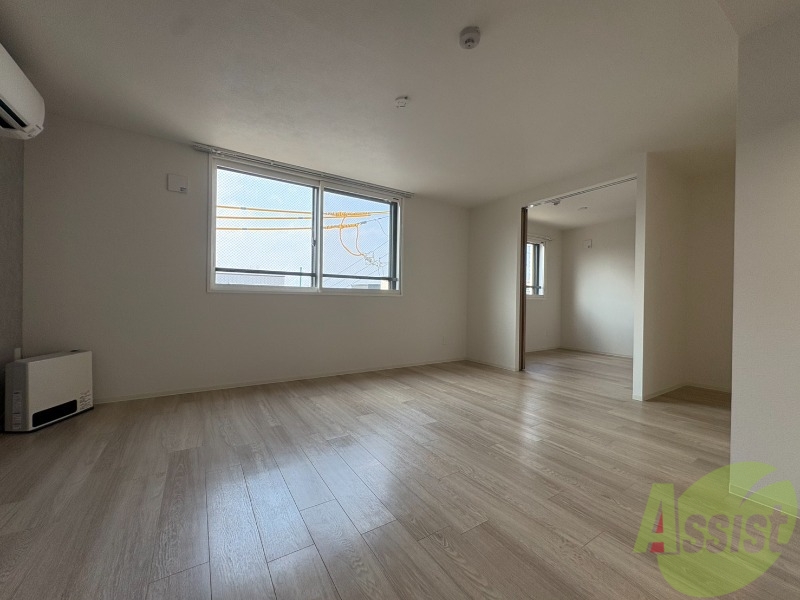 居室・リビング　広々としたリビングですね。使い勝手がよさそうですね！