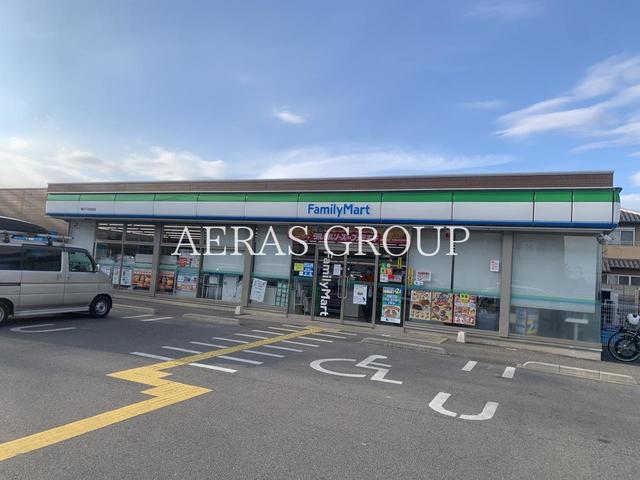 コンビニ　ファミリーマート 桶川下日出谷店（コンビニ）まで930m