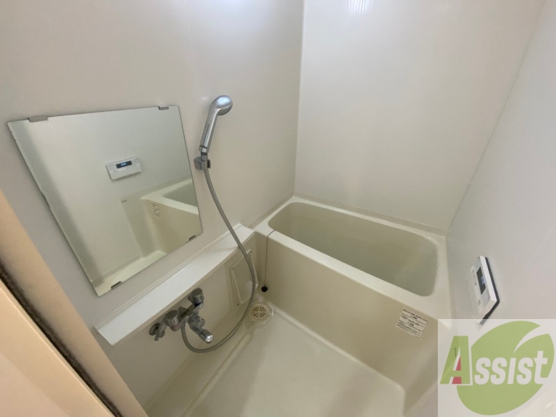 バス・シャワールーム　お風呂になります。一日の疲れを癒してくださいね。