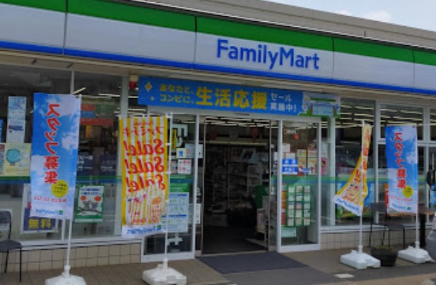 コンビニ　ファミリーマート 野川南台団地前店（コンビニ）まで617m