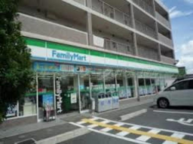 コンビニ　ファミリーマート高槻川西町一丁目店（コンビニ）まで418m