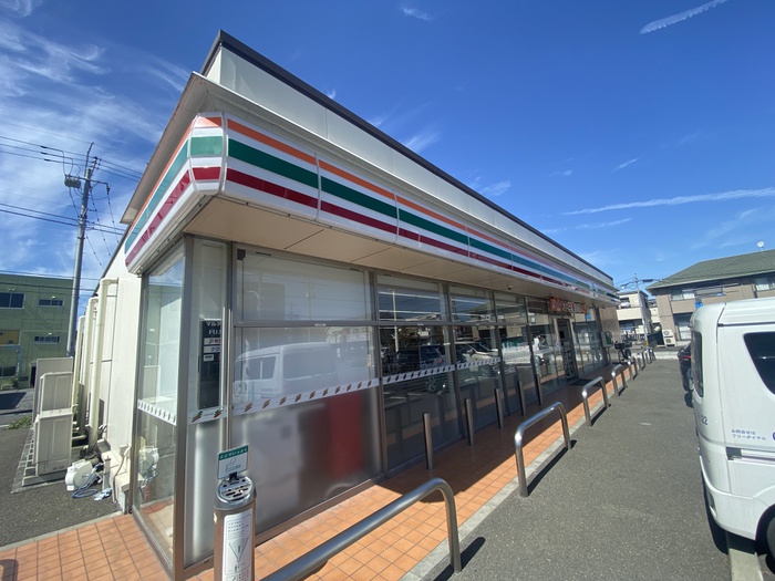 コンビニ　セブンイレブン（コンビニ）まで311m