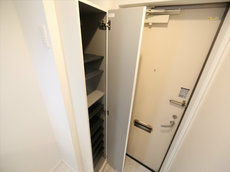 玄関　玄関　シューズボックス付（収納充実してます）同型写真