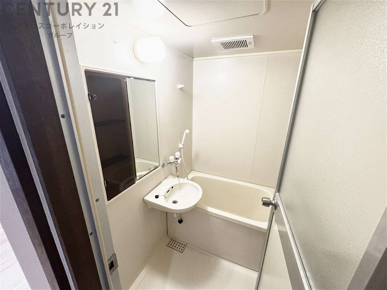 バス・シャワールーム　シンプルで機能的な浴室です！