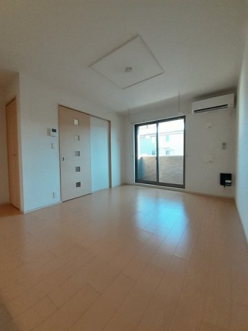 居室・リビング　こちらの居間で趣味の時間をお楽しみください