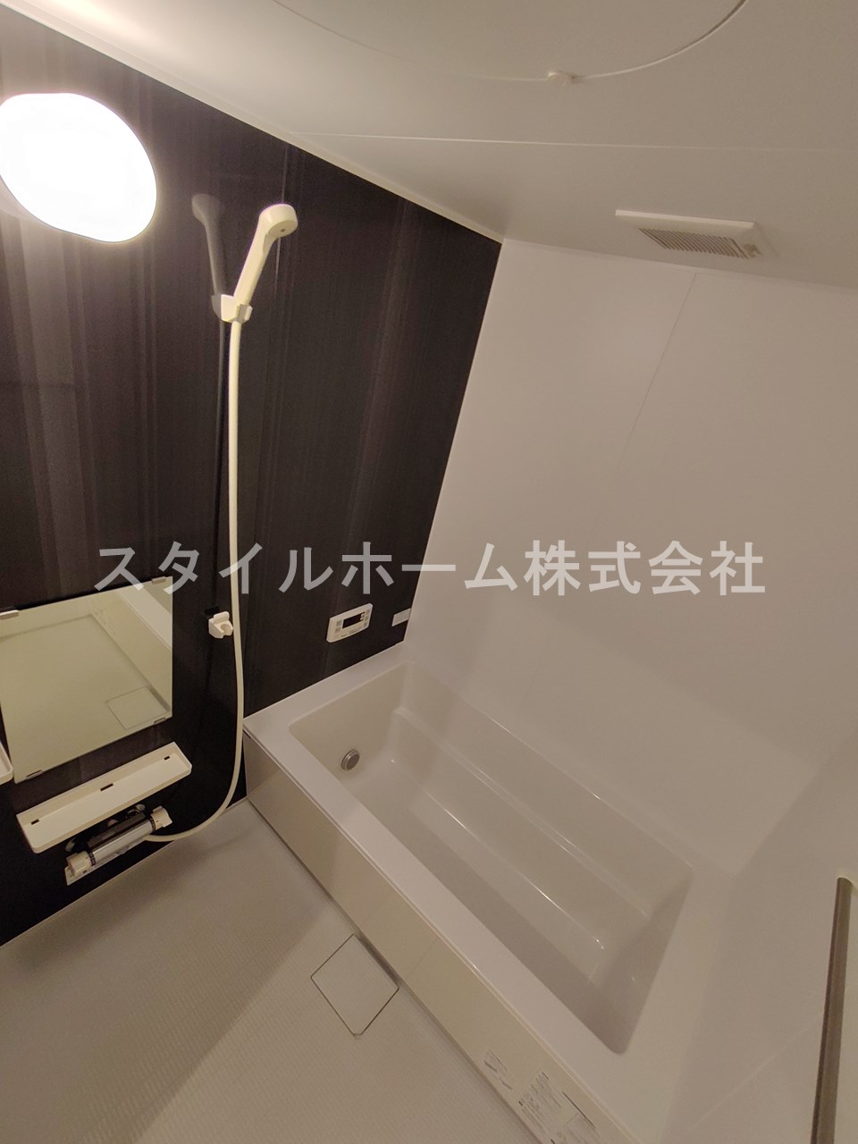 バス・シャワールーム　別部屋写真です。