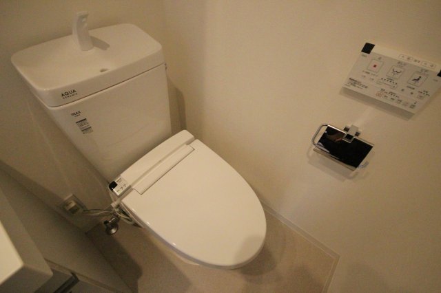 トイレ　※別部屋参考写真となります