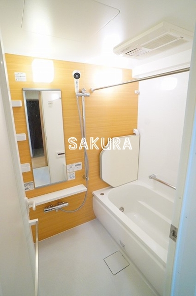 バス・シャワールーム　雨の日でも安心の浴室乾燥機付きです♪