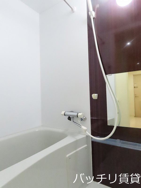 バス・シャワールーム　画像は同型タイプの為現状を優先致します。