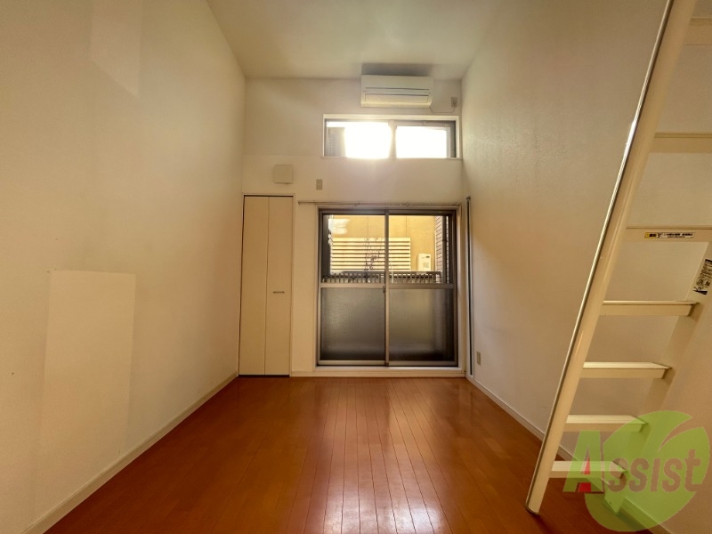 居室・リビング　こちら生活のメインとなる洋室になります。