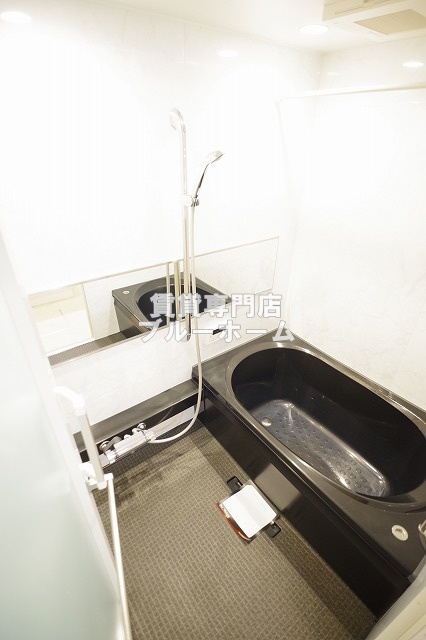 バス・シャワールーム　追い焚き・浴室乾燥機付き！