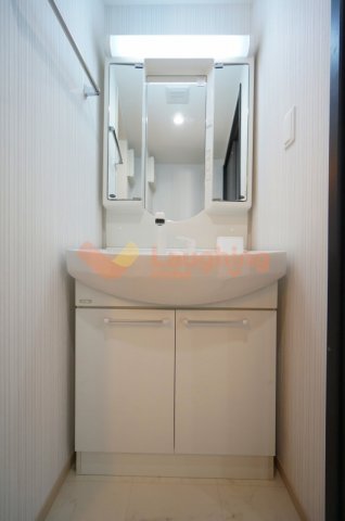 洗面設備　独立洗面化粧台付き※同シリーズの写真です