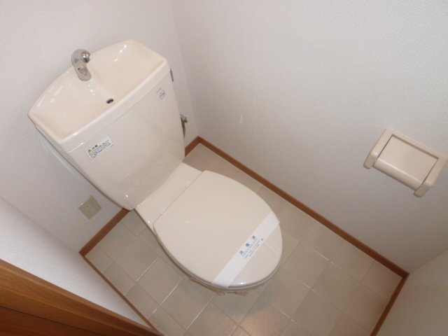 トイレ　トイレもきれいです※別号室の写真です