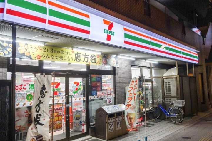 コンビニ　セブンイレブン（コンビニ）まで386m