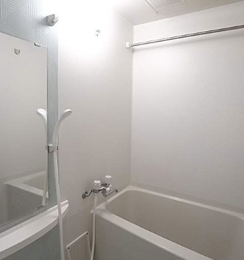 バス・シャワールーム　※写真は同じマンションの違う部屋のものになります。