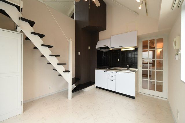 居室・リビング　☆明るい洋室☆