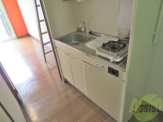 キッチン　キッチンはあまり広くはないですがひとり暮らしの手軽な感じです