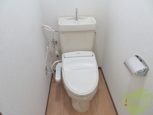 トイレ　トイレにはちゃんとウォシュレットもついてますよー