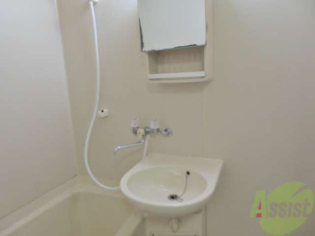 洗面設備　洗面台はお風呂と仲良しな感じです、洗顔などこちらで