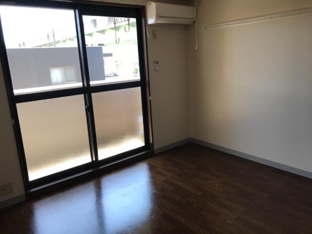 居室・リビング　室内