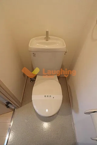 トイレ　落ち着いた色調のトイレです