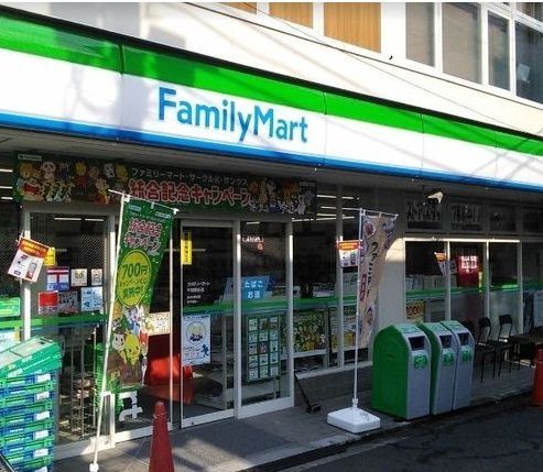 コンビニ　ファミリーマート平間駅前店（コンビニ）まで300m