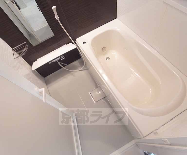 バス・シャワールーム　大型の浴室で、一日の疲れを癒しませんか。