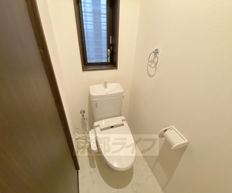 トイレ　ウォシュレット付きのトイレです。