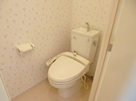 トイレ　【参考】同建物内の別のお部屋の画像です